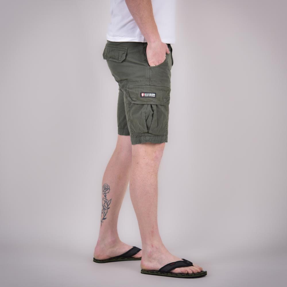 HK-S23-17117-Farsund_Studio_nah_side_oliv_19118