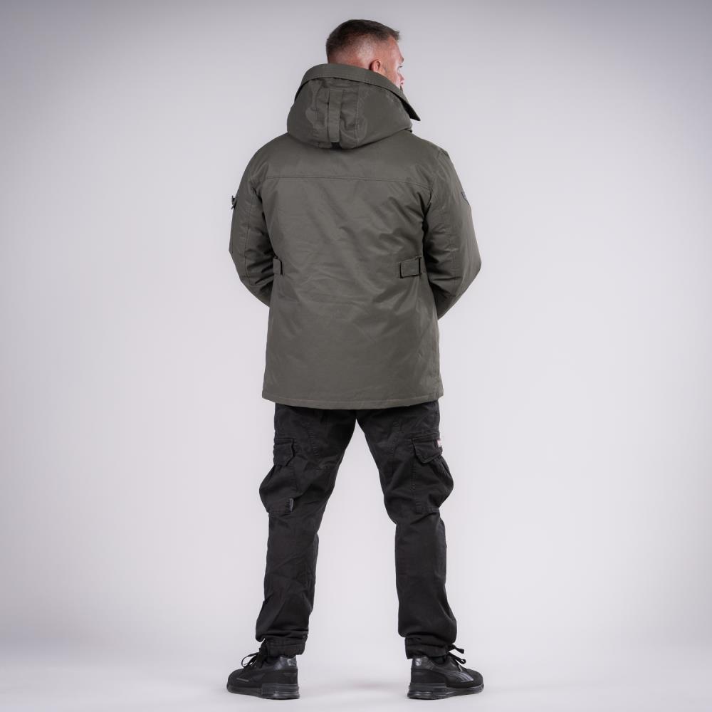 JA-W23-15221-Skanden_Studio_total_back_oliv_20764