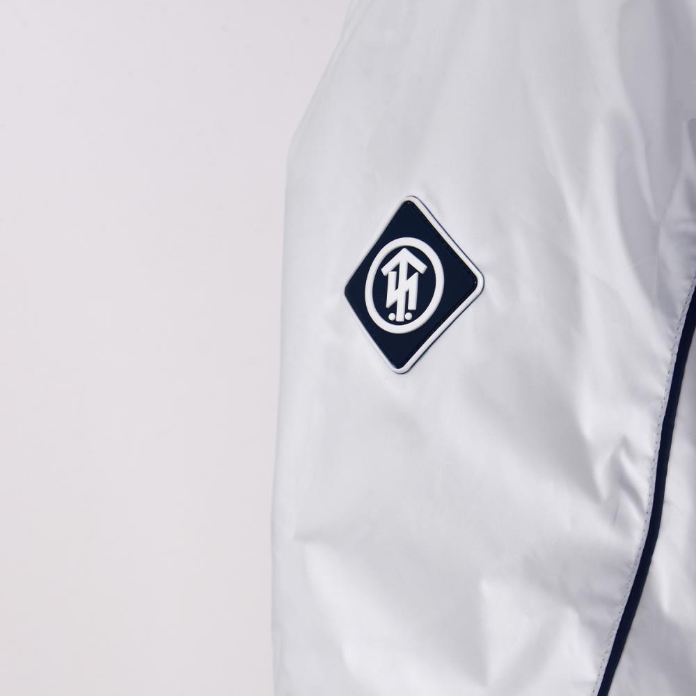 JA-S25-15245-Tjust-weiss-Detail_2_22350PY8T4ax4uRxz2